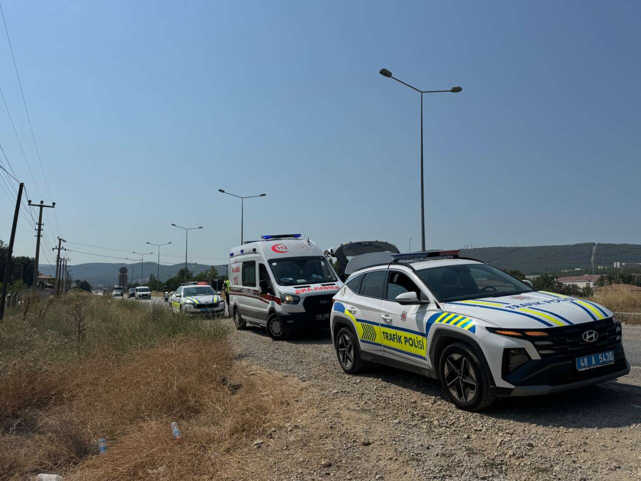 Menteşe’de Otomobil Dereye Uçtu: Başka Araca Çarpmamak İçin Manevra Yaptı, 2 Kişi Yaralandı 5